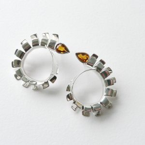 FE15 Curved Folded Earrings Garnet