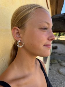 FE15 Curved Folded Earrings Garnet